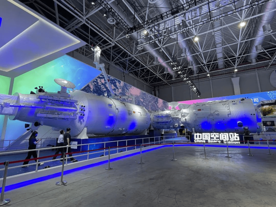 1:1空间站组合体展示舱