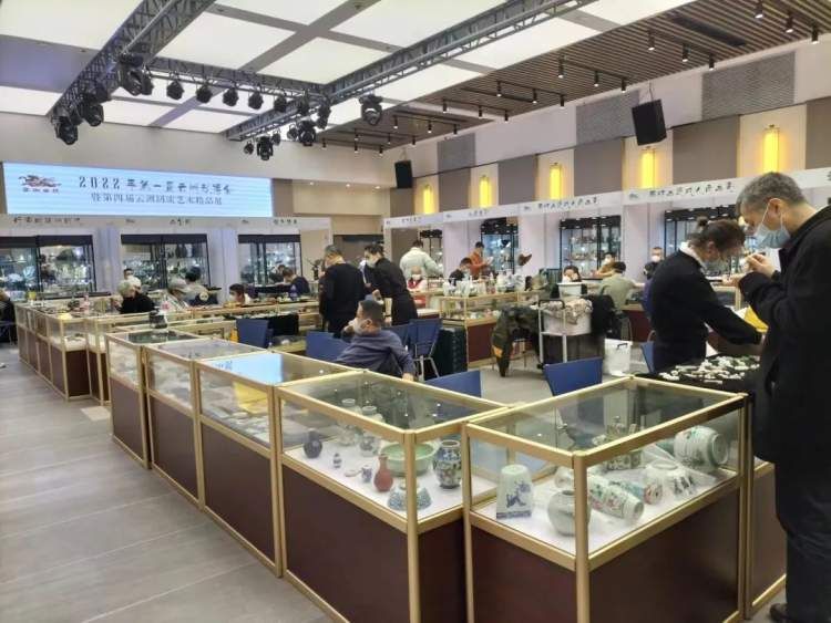 首届云洲秋博会暨第四届云州回流艺术精品展在云州古玩城八楼交易中心开幕